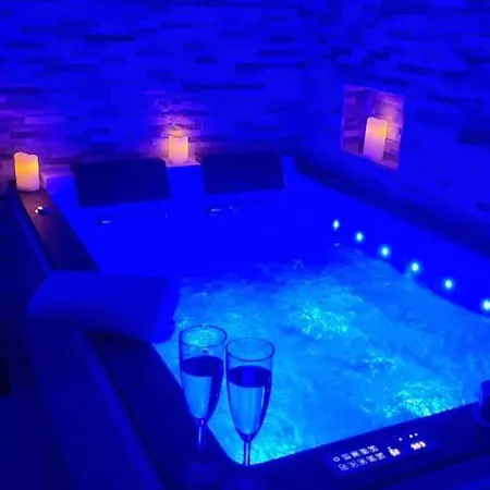Superbe Appartement Prive Avec Jacuzzi Saint-Etienne  Exterior foto