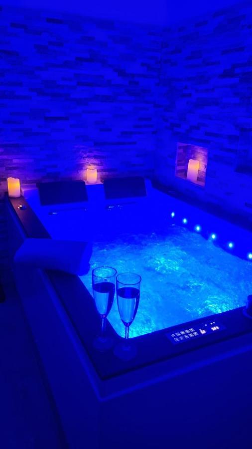 Superbe Prive Avec Jacuzzi Apartment